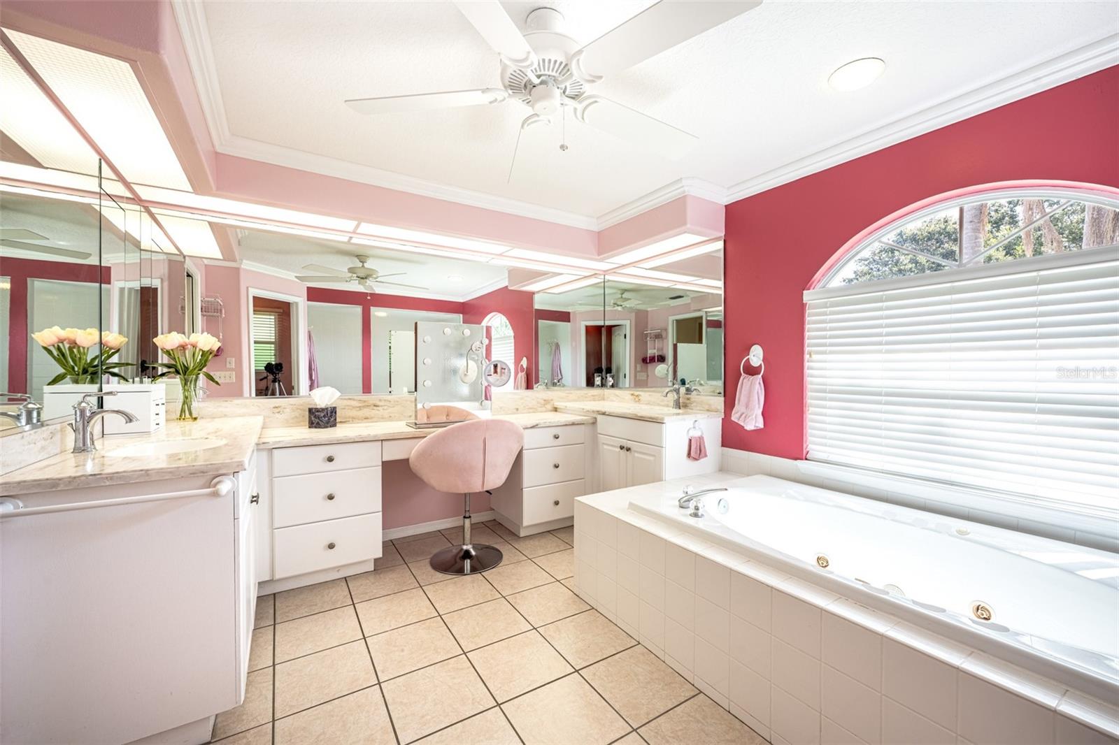 HIDDEN OAKS - Residential