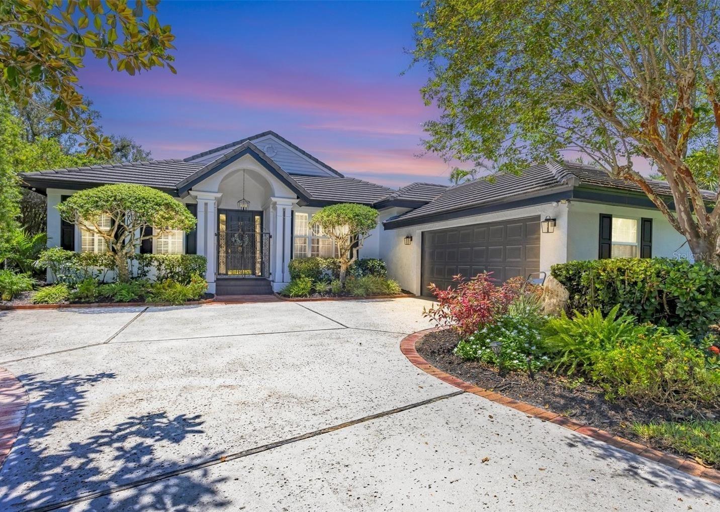 BISHOPS COURT AT OAKS PRESERVE - Residential