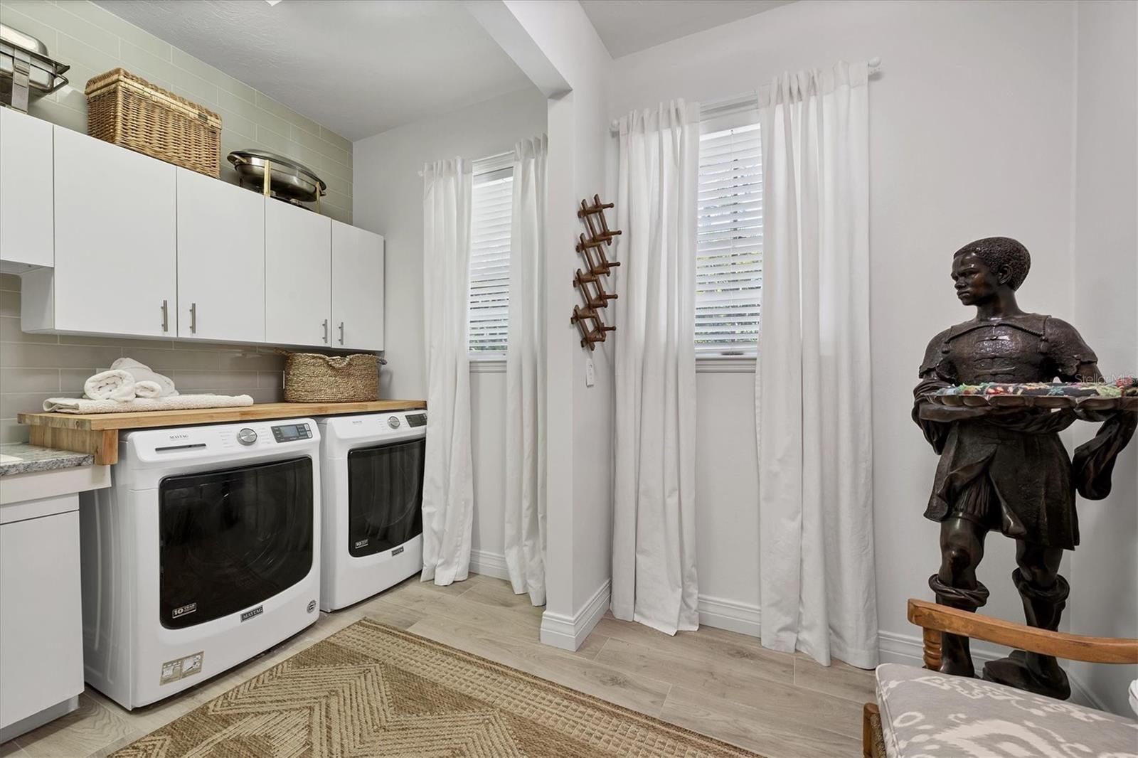 BISHOPS COURT AT OAKS PRESERVE - Residential