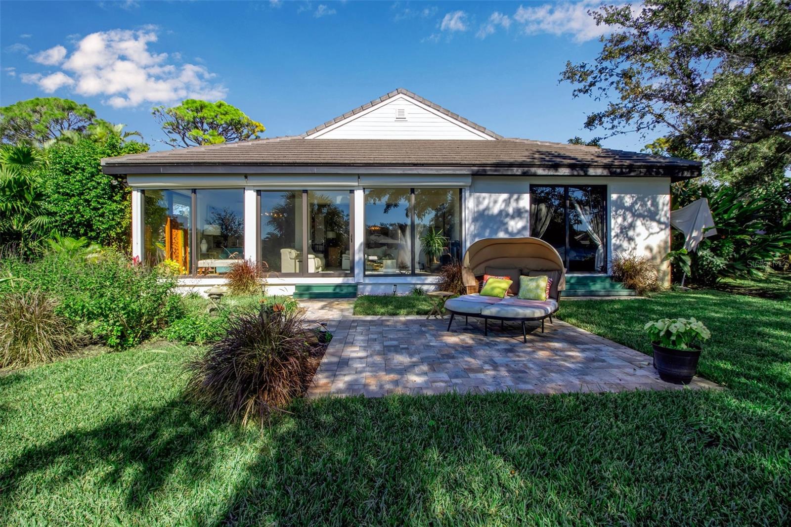 BISHOPS COURT AT OAKS PRESERVE - Residential