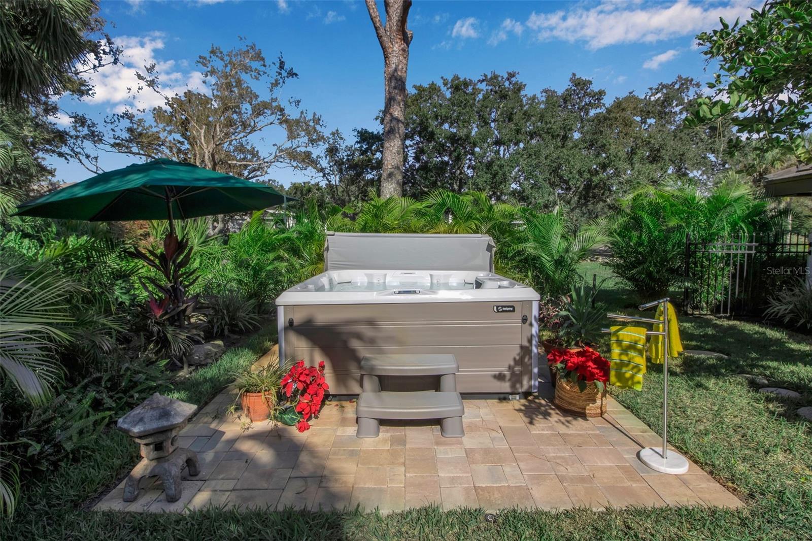 BISHOPS COURT AT OAKS PRESERVE - Residential