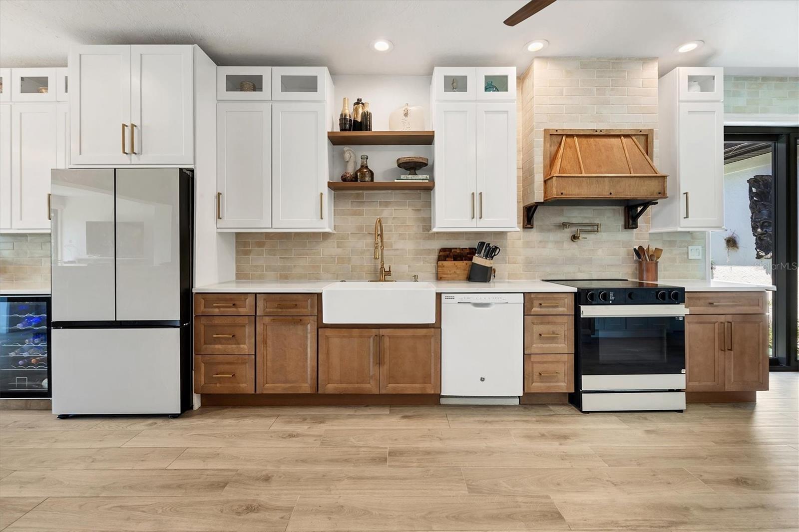 BISHOPS COURT AT OAKS PRESERVE - Residential