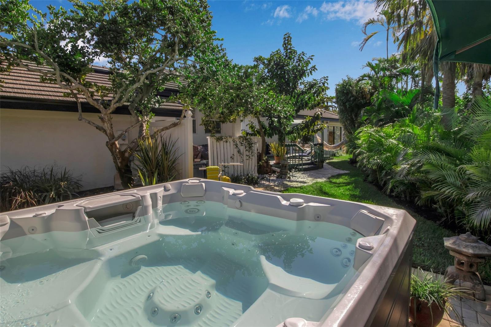 BISHOPS COURT AT OAKS PRESERVE - Residential