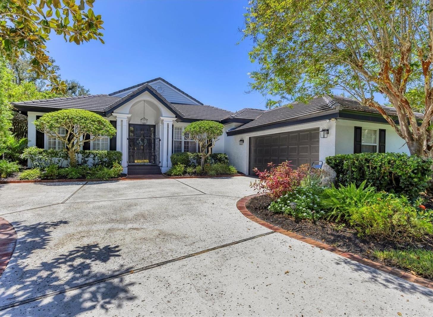 BISHOPS COURT AT OAKS PRESERVE - Residential