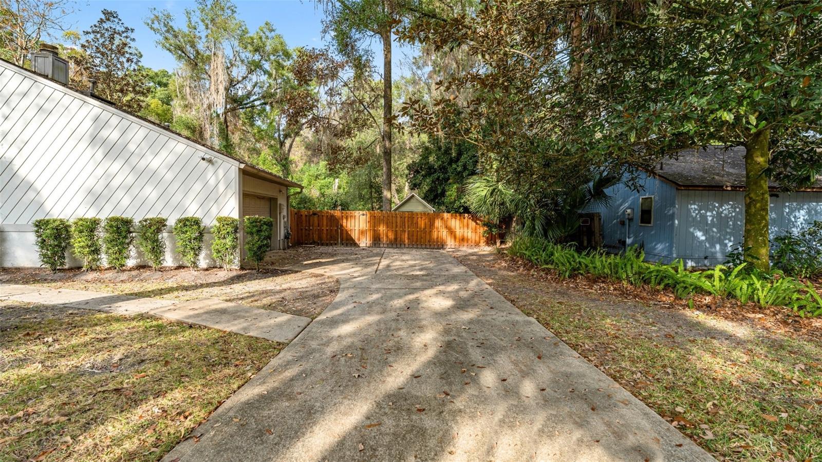 WESTCHESTER MANOR - Residential