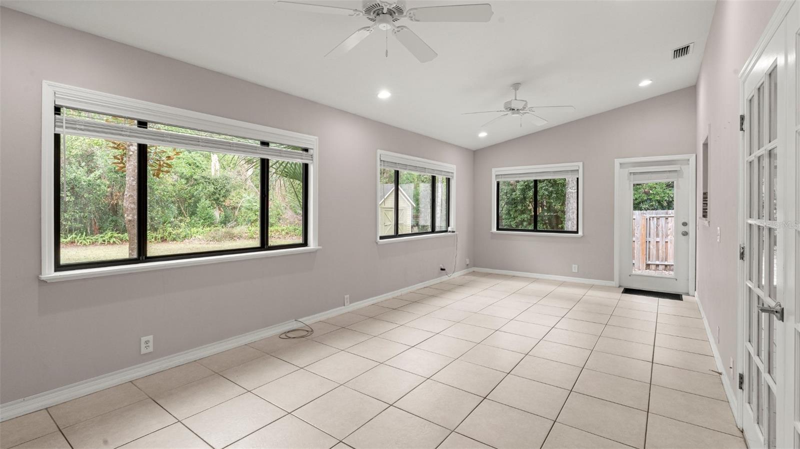 WESTCHESTER MANOR - Residential