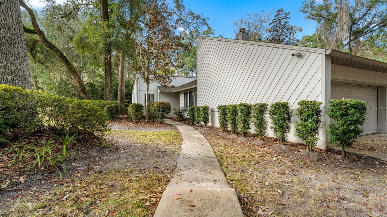 WESTCHESTER MANOR - Residential