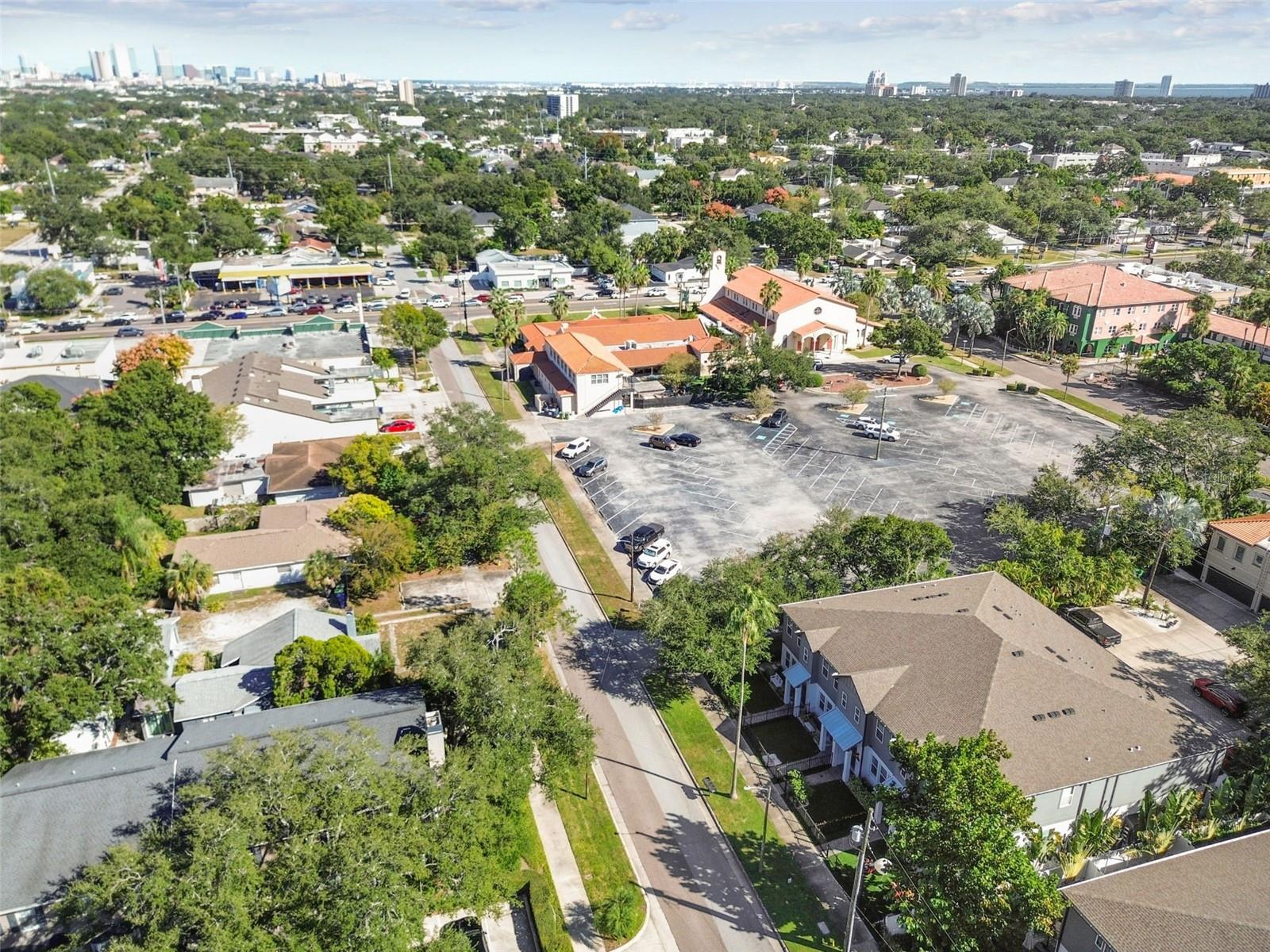 BELLAVILLA LUXURY TOWNHOMES - Residential