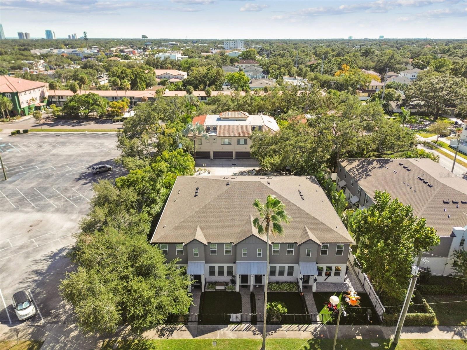 BELLAVILLA LUXURY TOWNHOMES - Residential