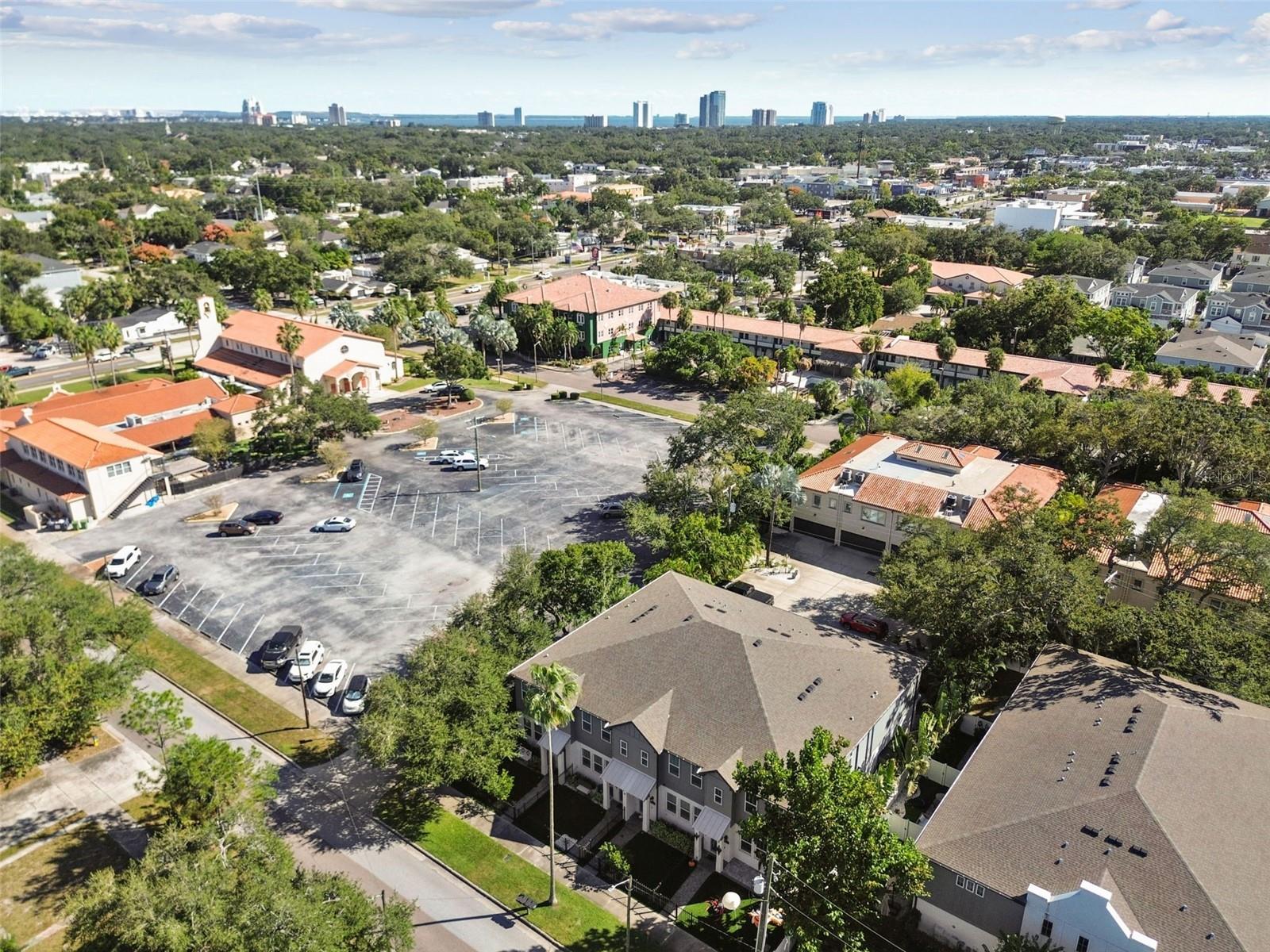 BELLAVILLA LUXURY TOWNHOMES - Residential