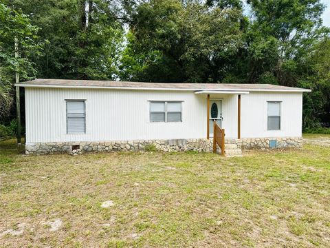 A home in CHIEFLAND