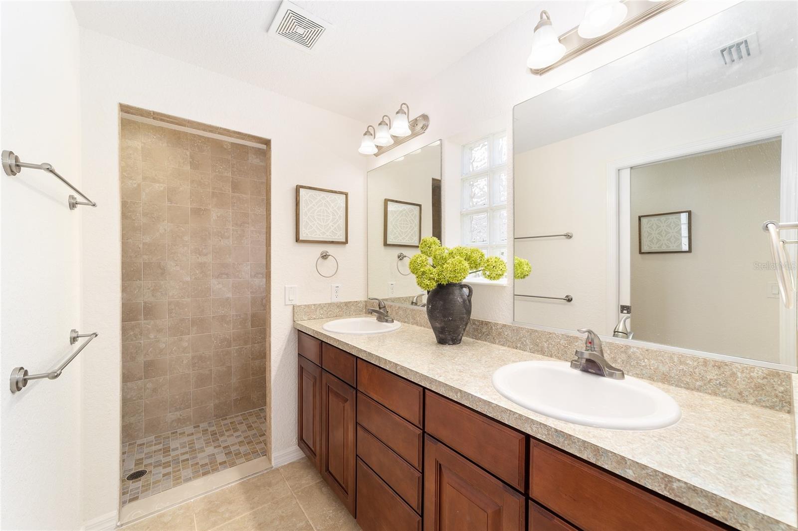 COTTAGES/LAKESIDE LNDGS - Residential