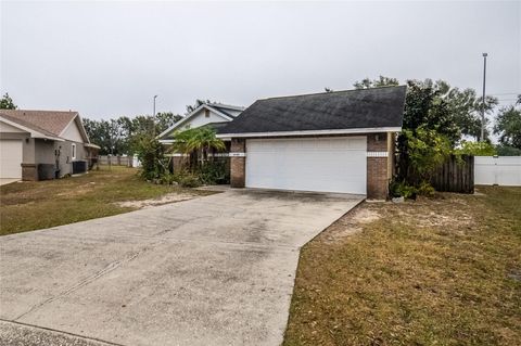 A home in LAKELAND