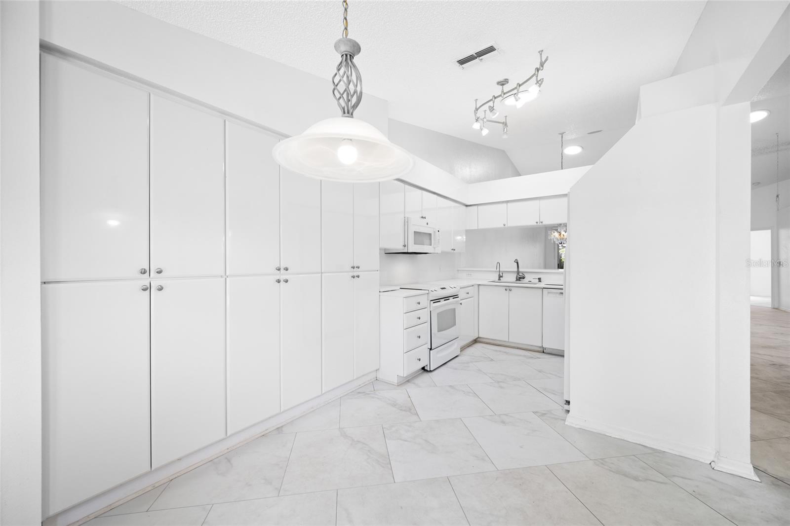 BROOKFIELD - Residential