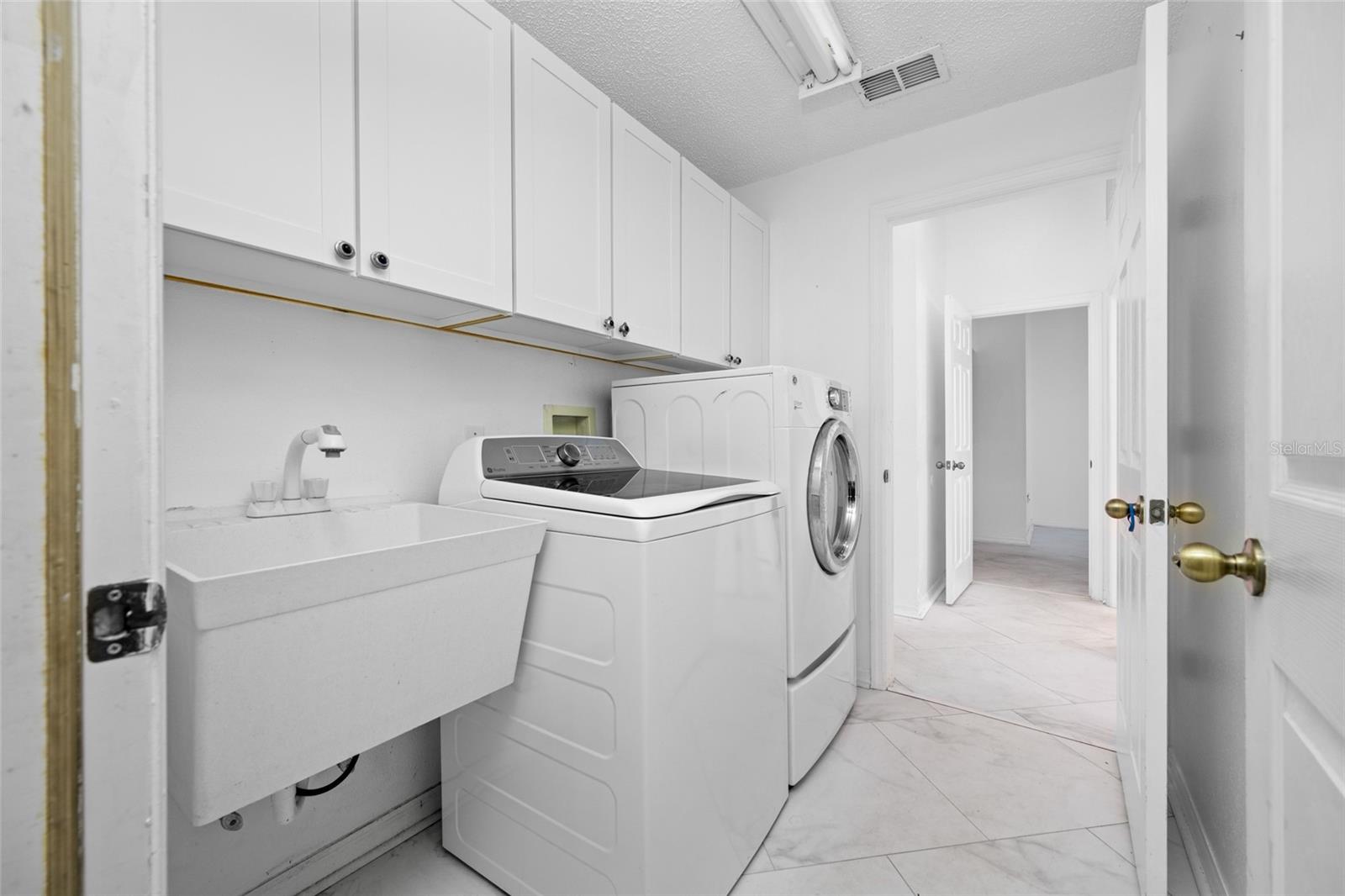 BROOKFIELD - Residential