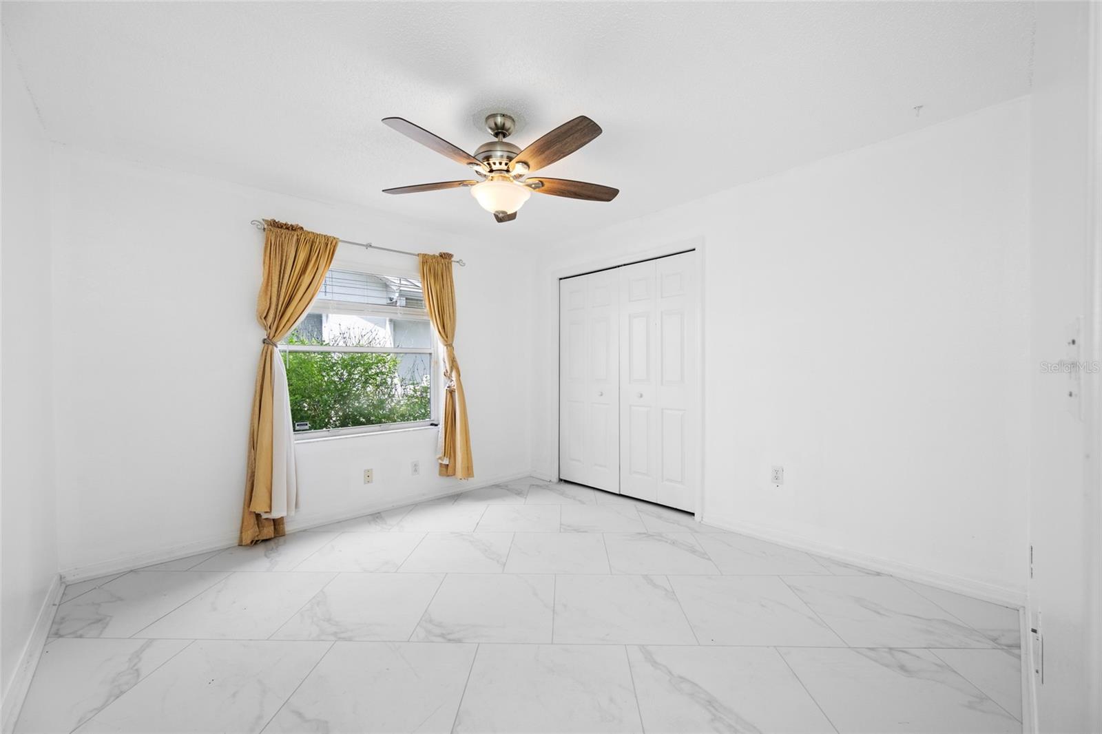 BROOKFIELD - Residential
