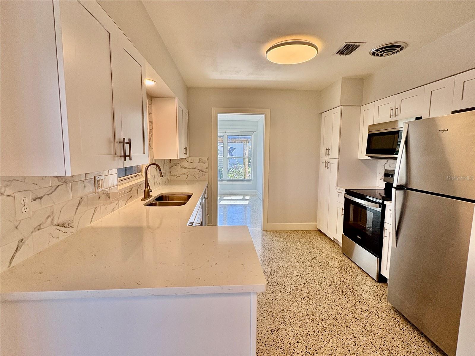 BELLEAIR BEACH YACHT CLUB ESTATES UNIT F - Residential