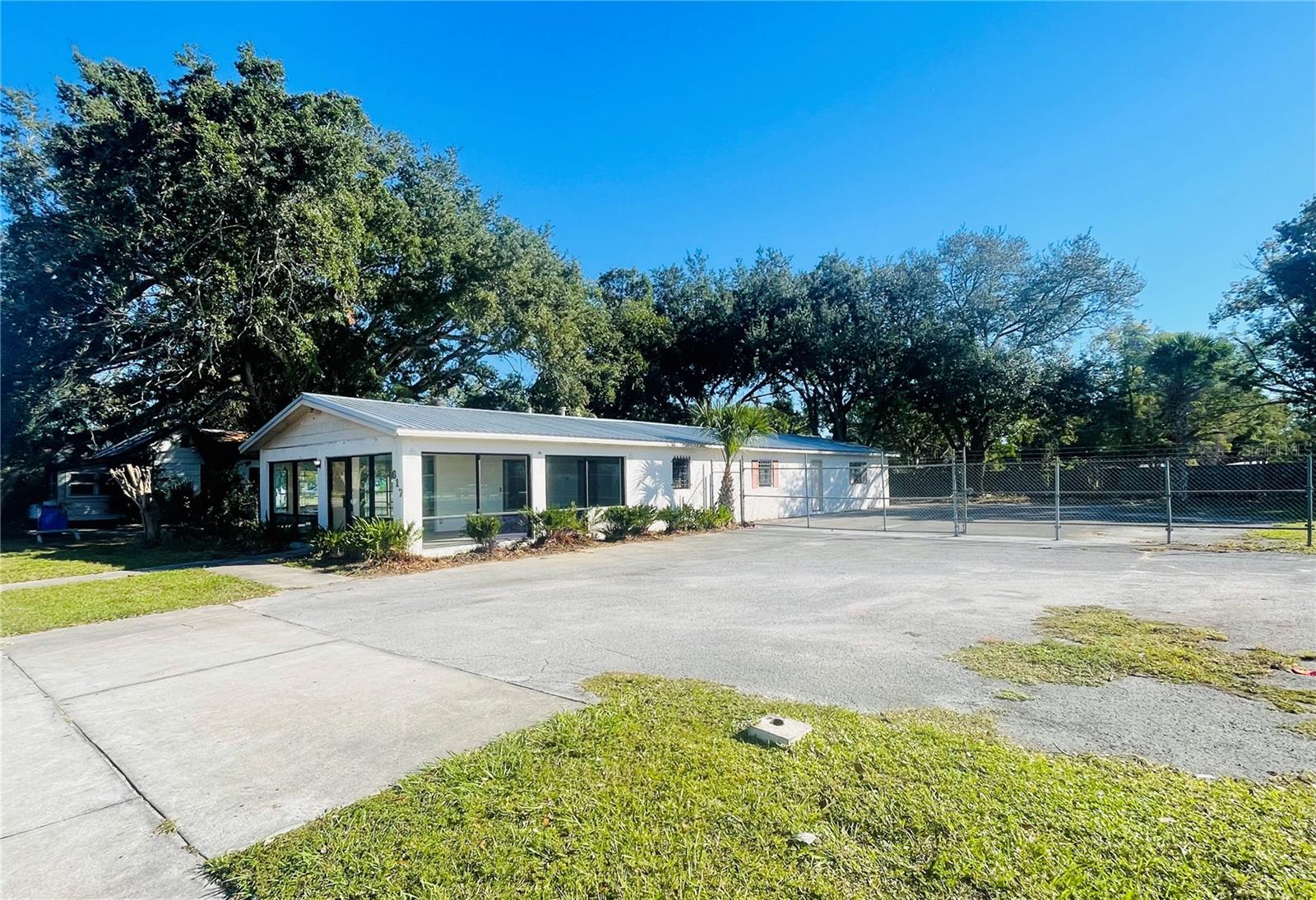 FLORIDA LAND & IMPROV CO ADD - Commercial Lease