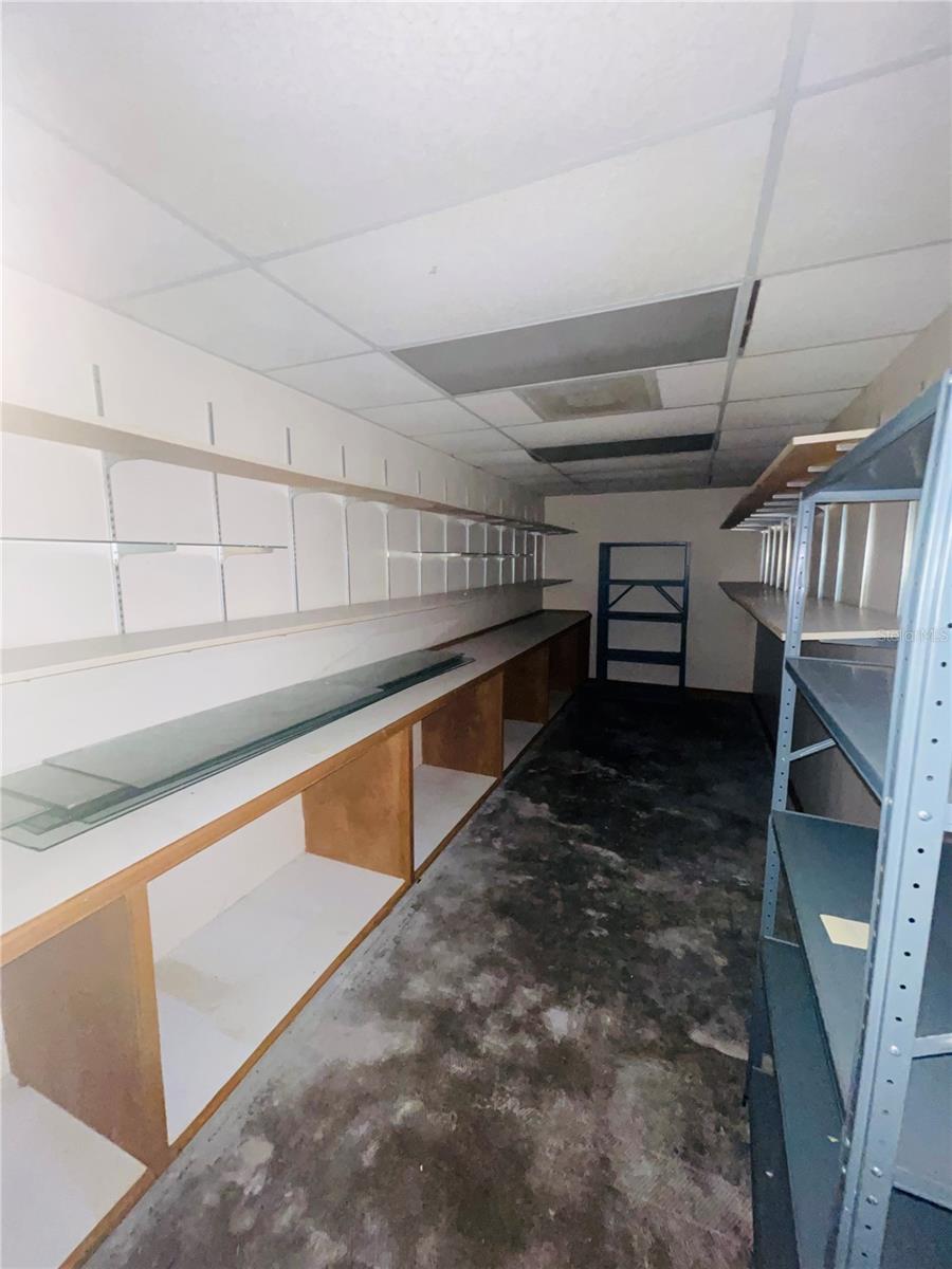 FLORIDA LAND & IMPROV CO ADD - Commercial Lease