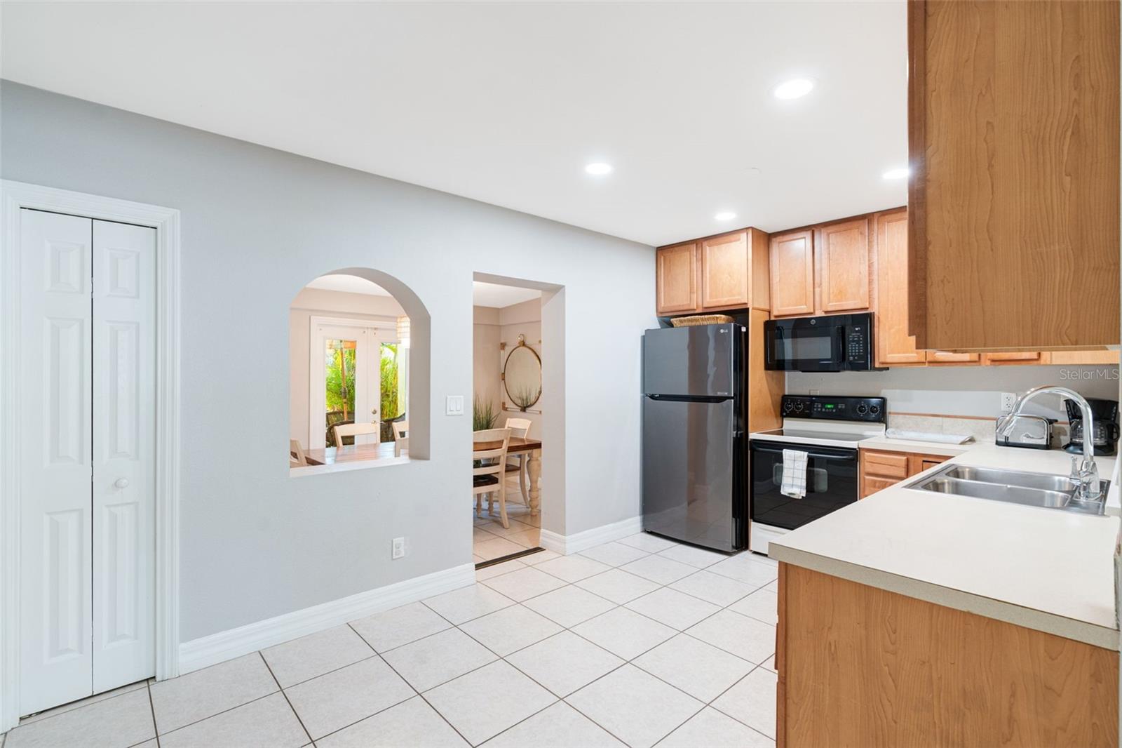 2202 HYDE PARK STREET