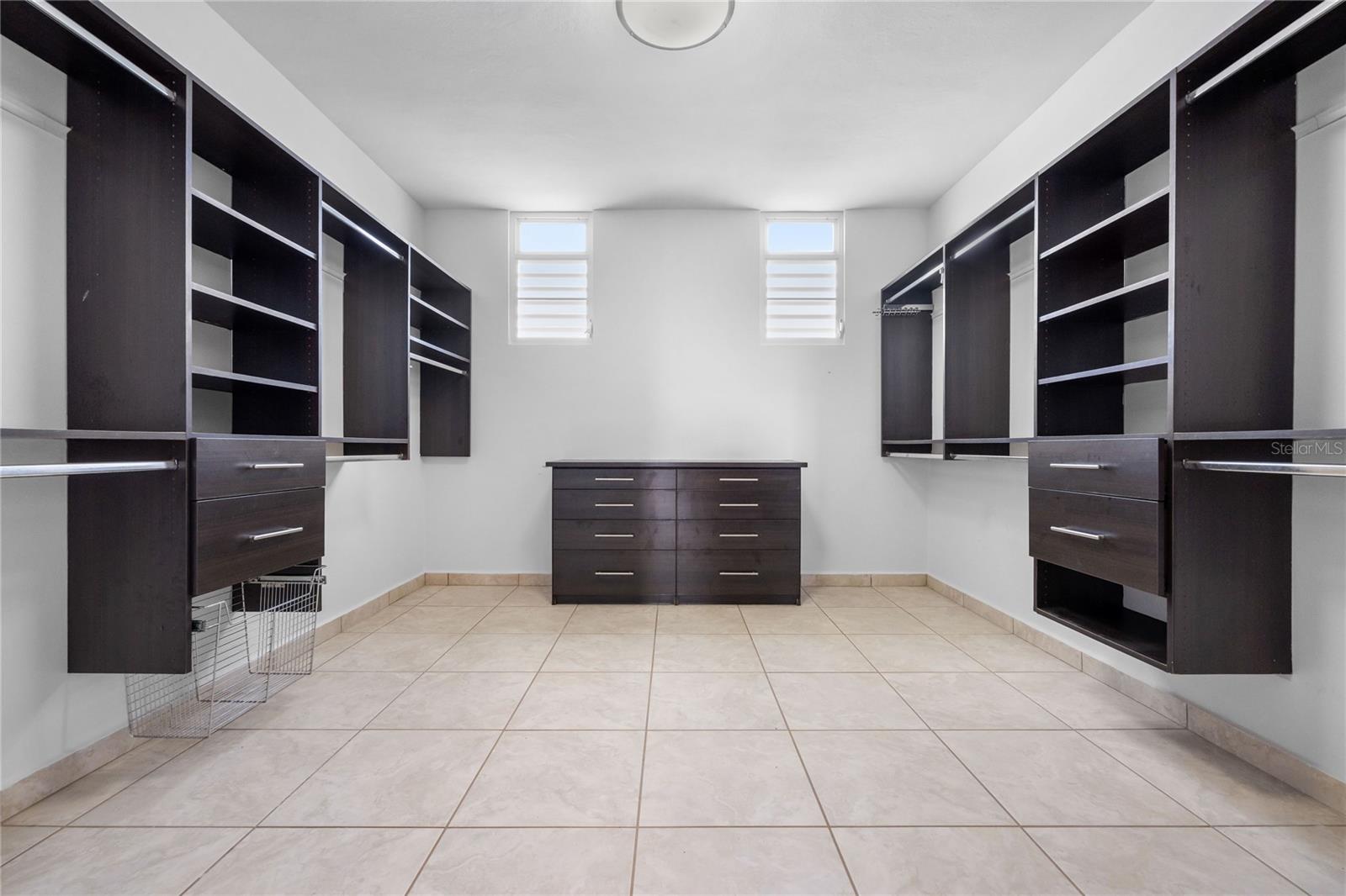 PASEO LOS CORALES II - Residential