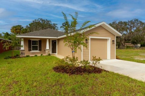 A home in EUSTIS