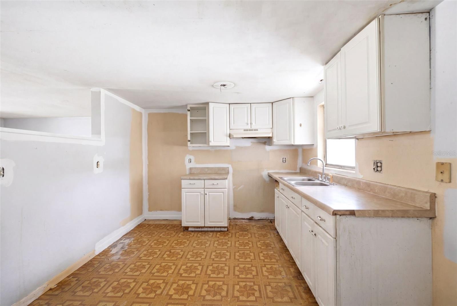 BEVERLY HILLS UNIT 02 - Residential