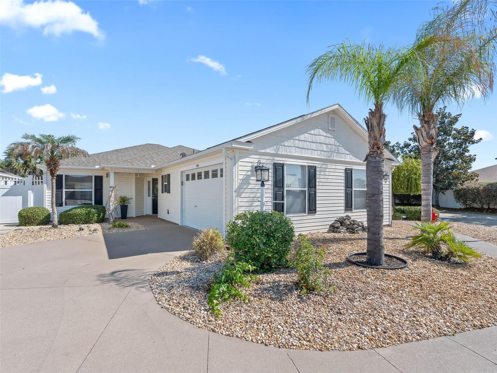 949 TANGLEWOOD PLACE