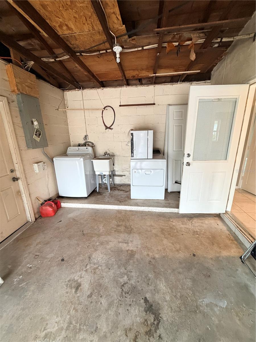 COUNTRY ESTATES 3RD ADD - Residential Lease