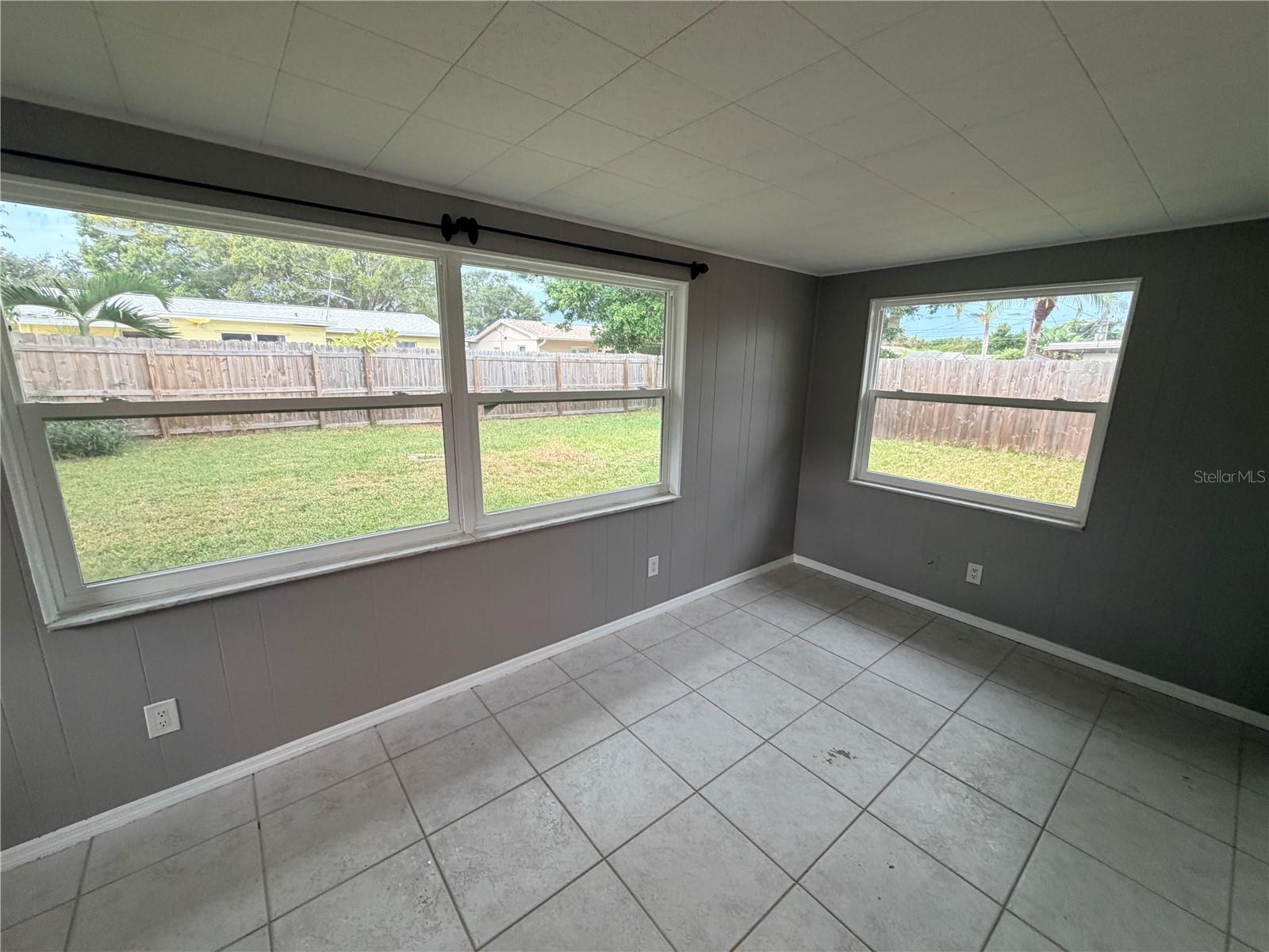 COUNTRY ESTATES 3RD ADD - Residential Lease