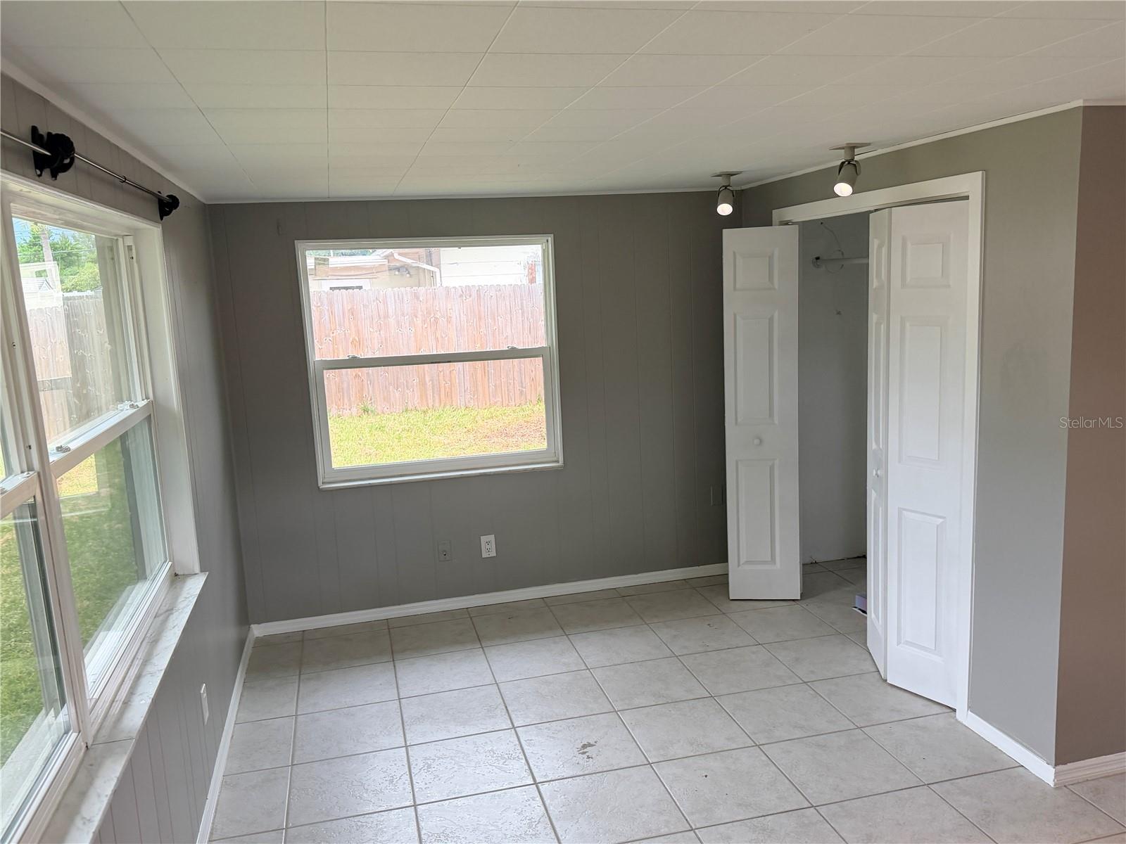 COUNTRY ESTATES 3RD ADD - Residential Lease