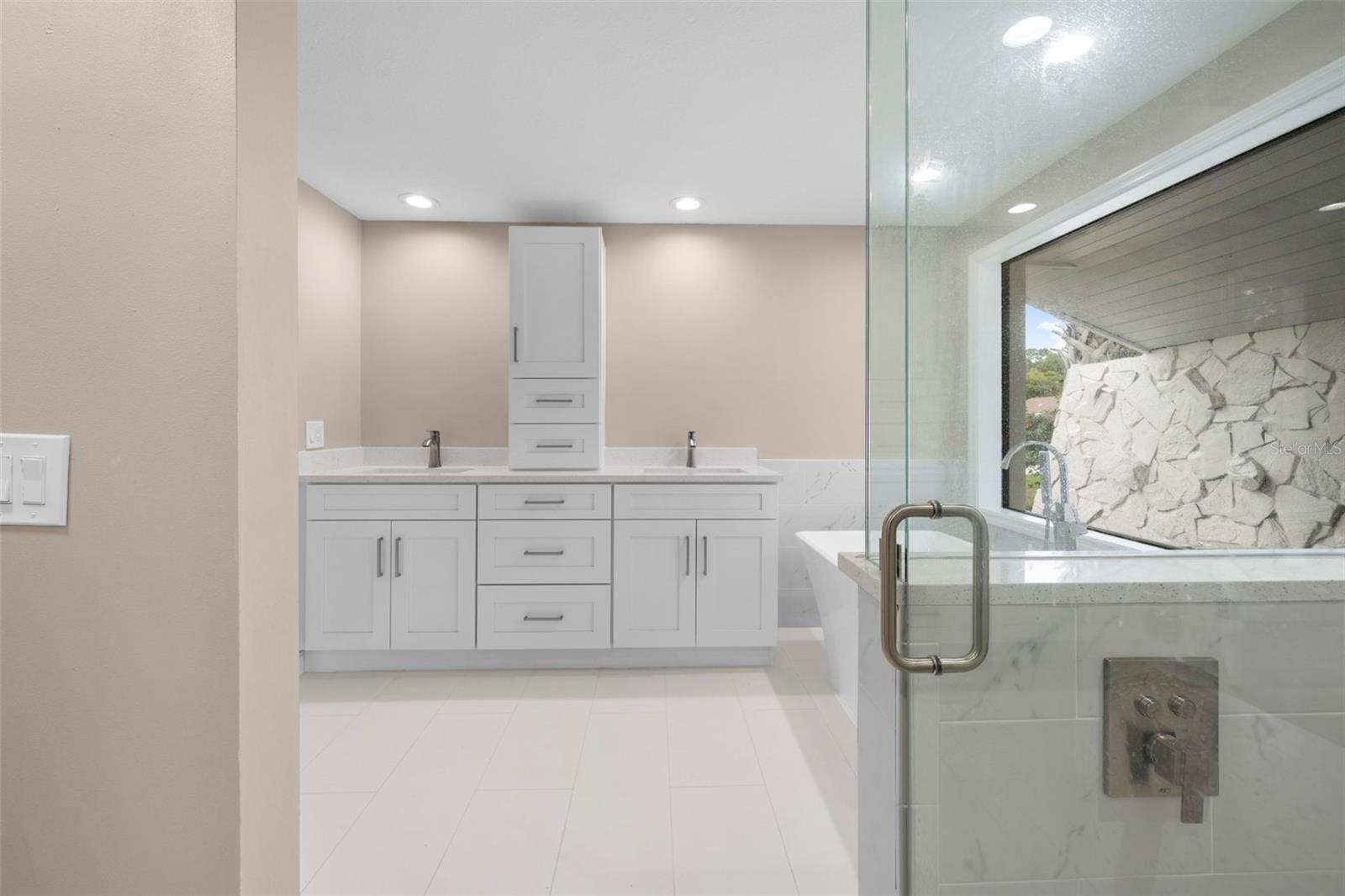 LAKE IN THE WOODS PH I - Residential