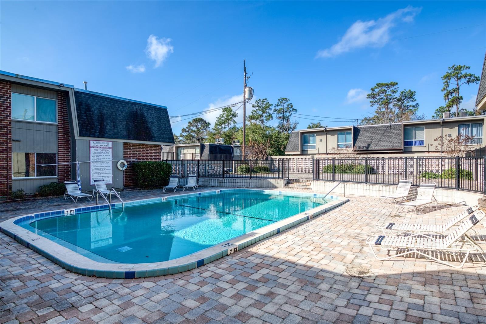 SUMMIT HOUSE - Residential