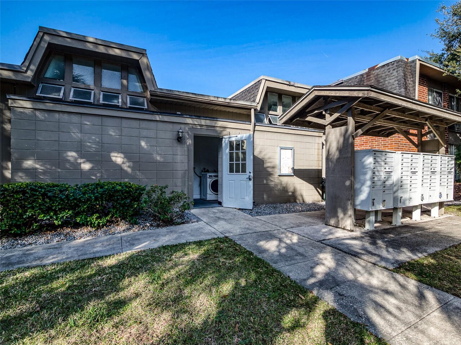 SUMMIT HOUSE - Residential