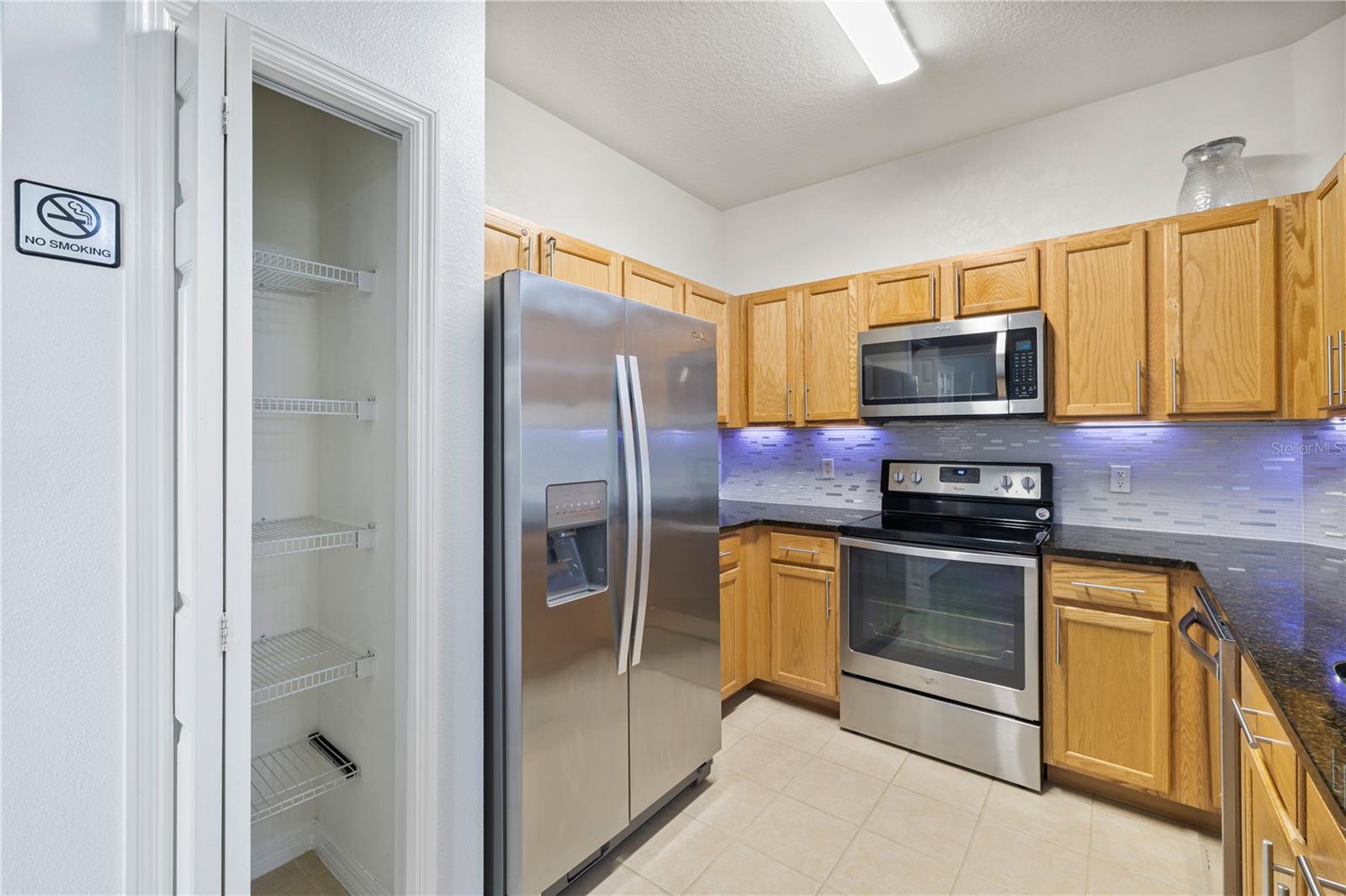 OAKWATER PH 02-6 CONDO - Residential