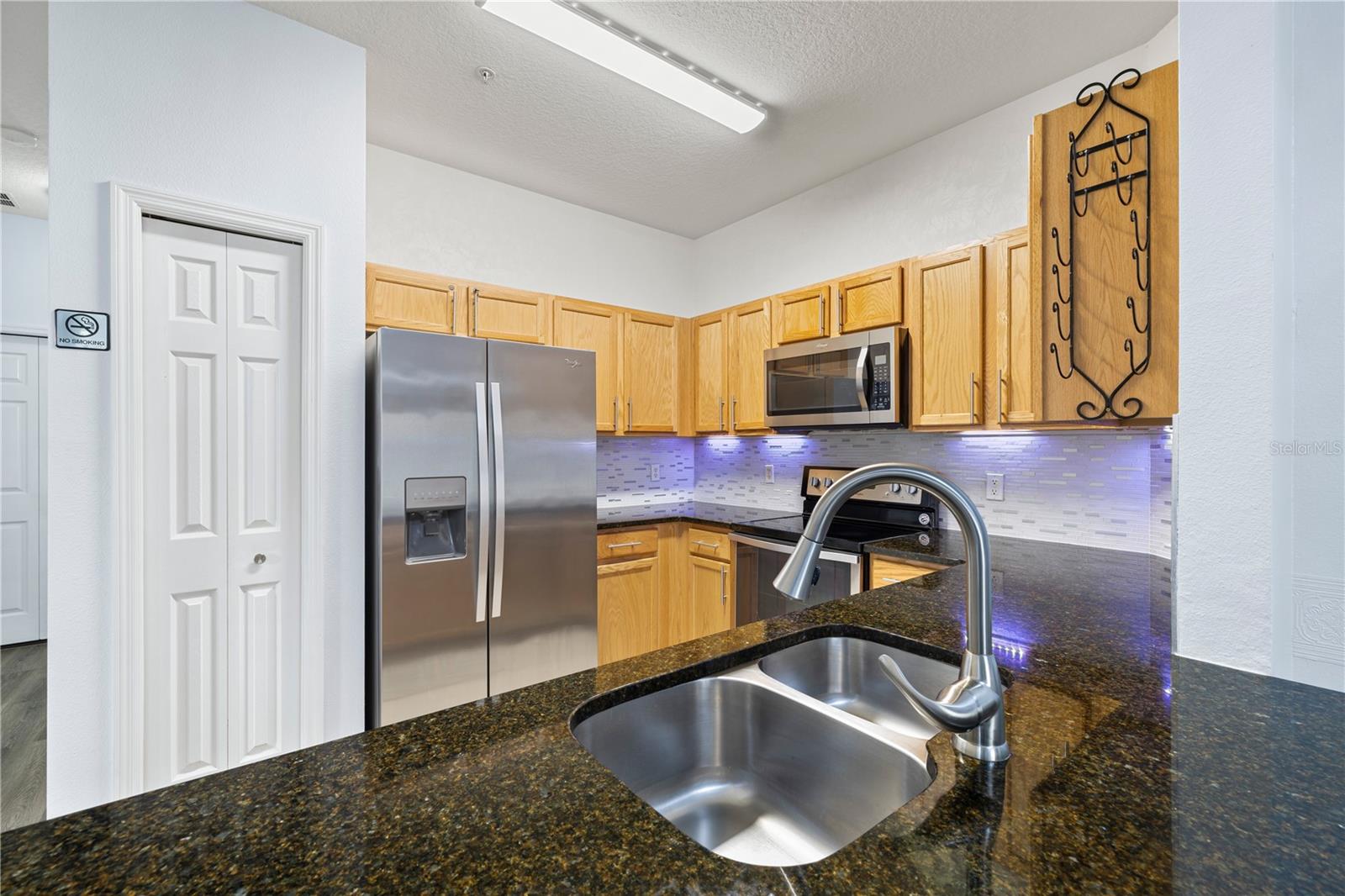 OAKWATER PH 02-6 CONDO - Residential