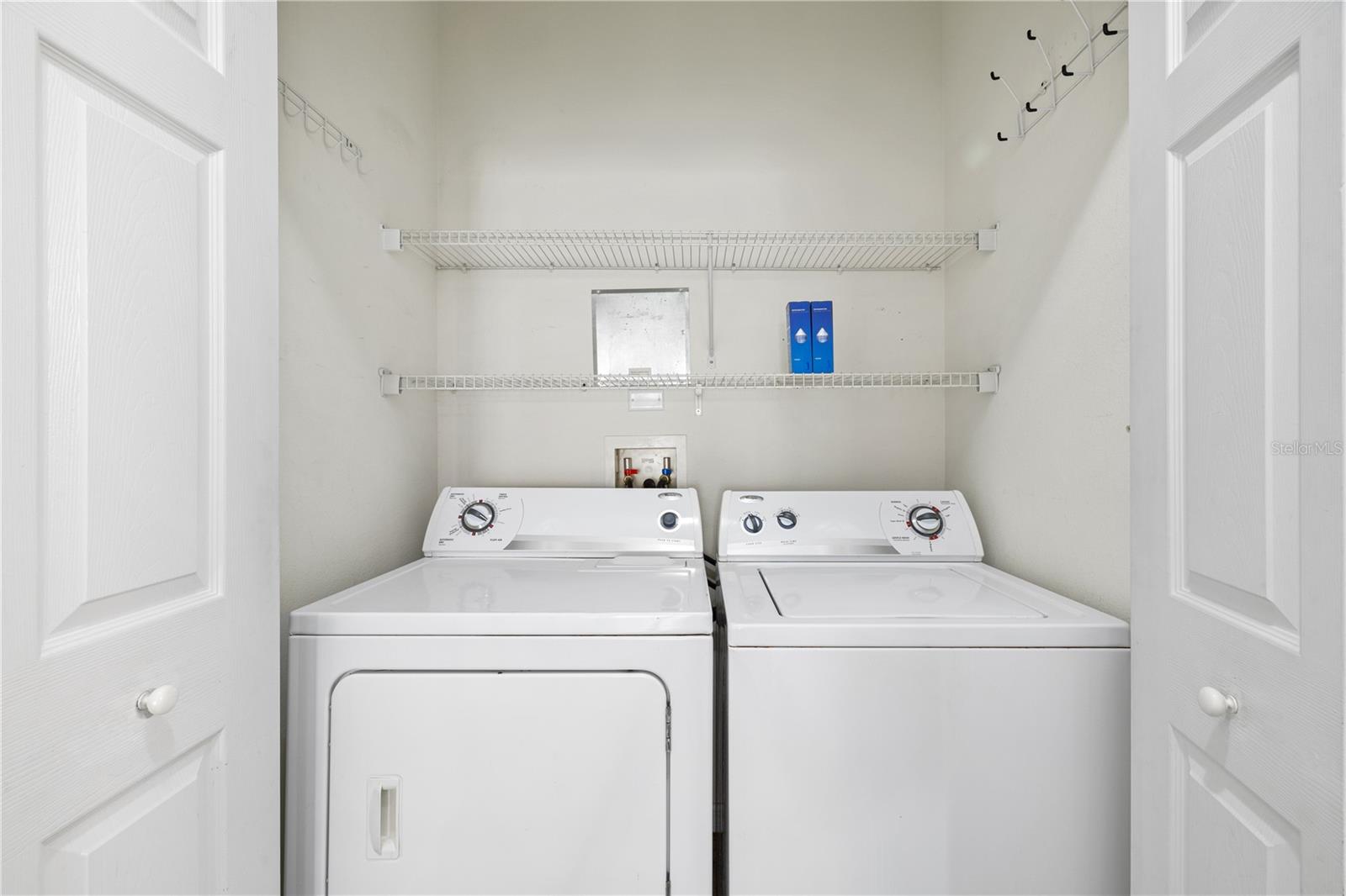 OAKWATER PH 02-6 CONDO - Residential