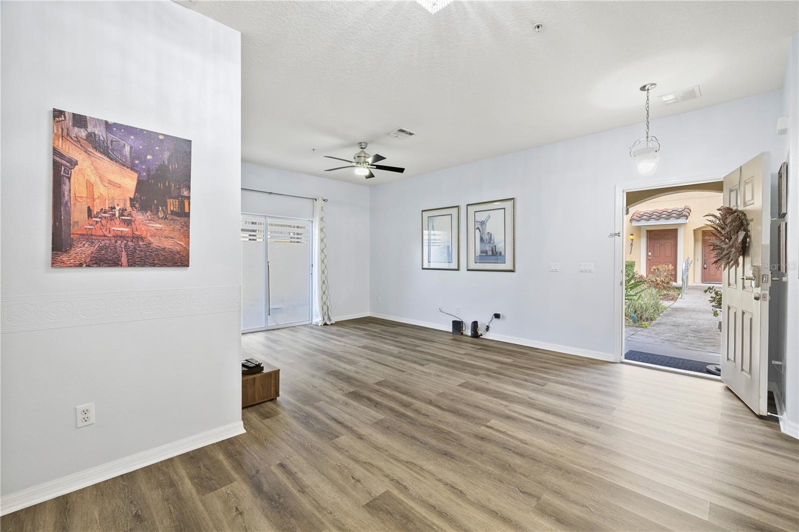 OAKWATER PH 02-6 CONDO - Residential