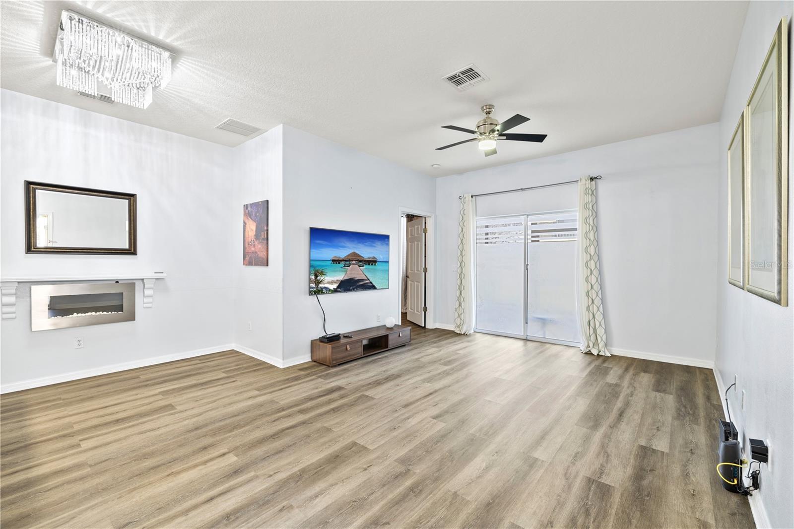 OAKWATER PH 02-6 CONDO - Residential