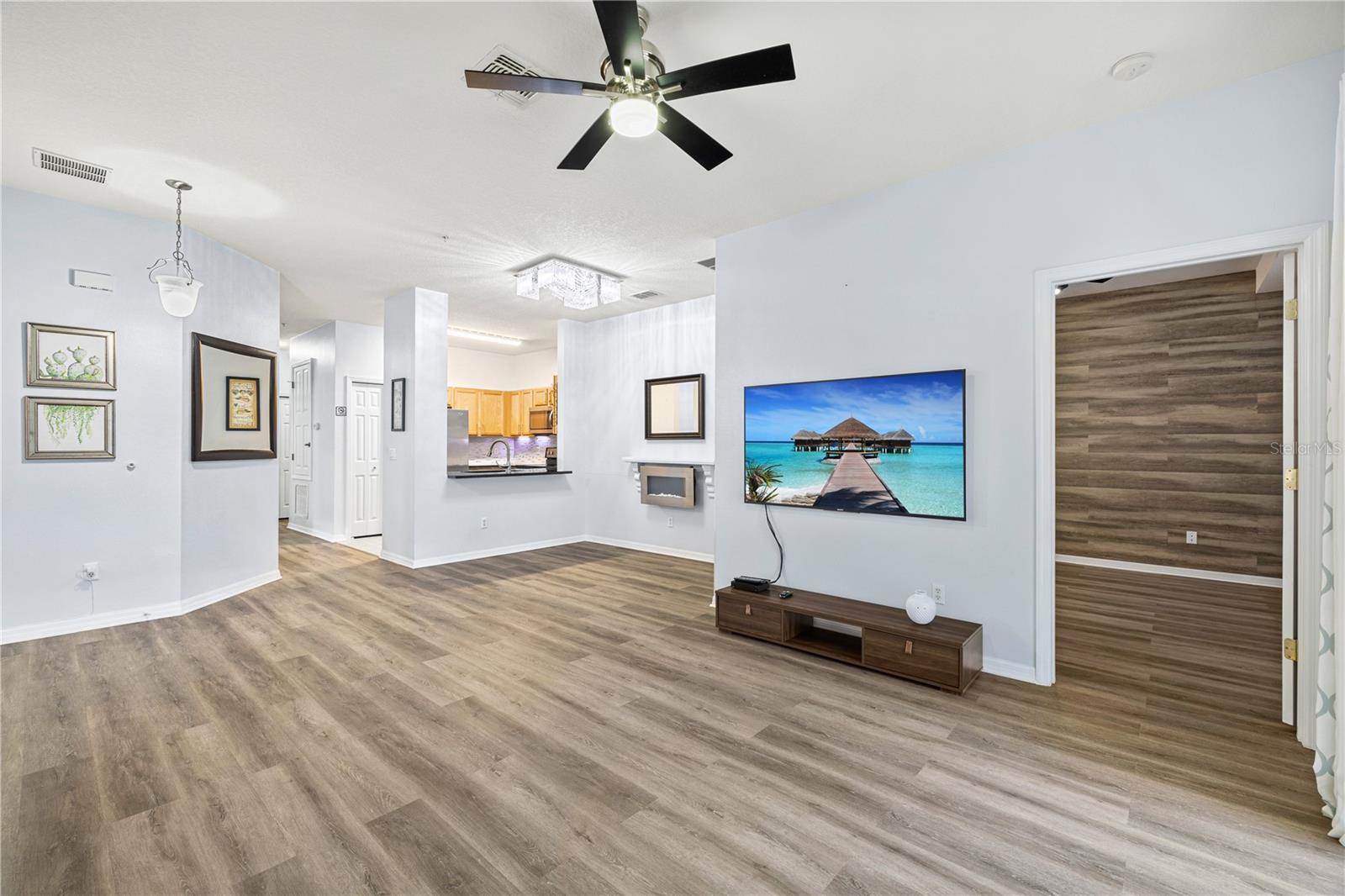 OAKWATER PH 02-6 CONDO - Residential