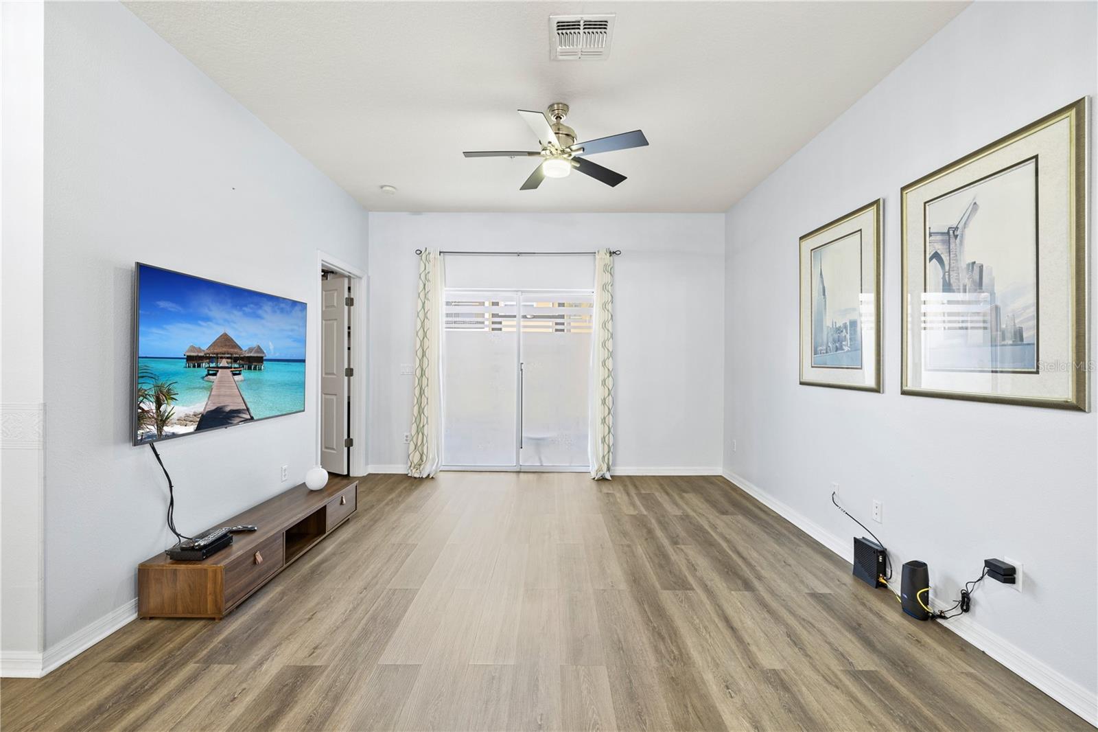 OAKWATER PH 02-6 CONDO - Residential