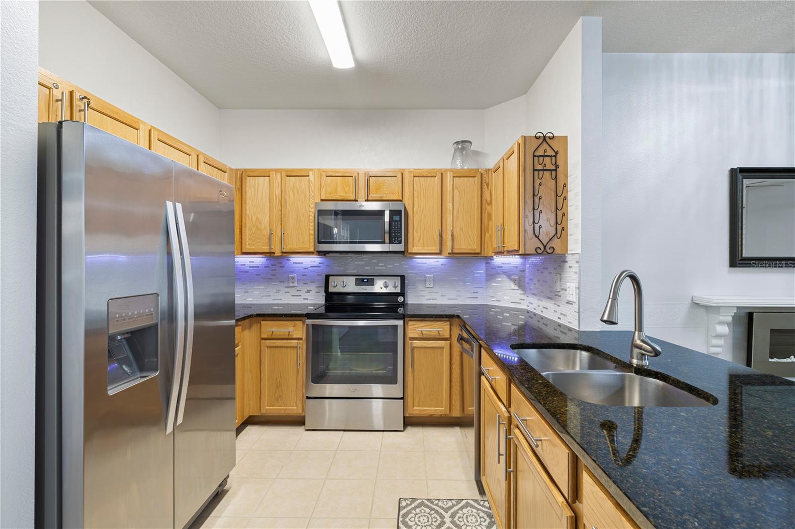 OAKWATER PH 02-6 CONDO - Residential