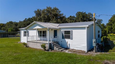 A home in PLANT CITY