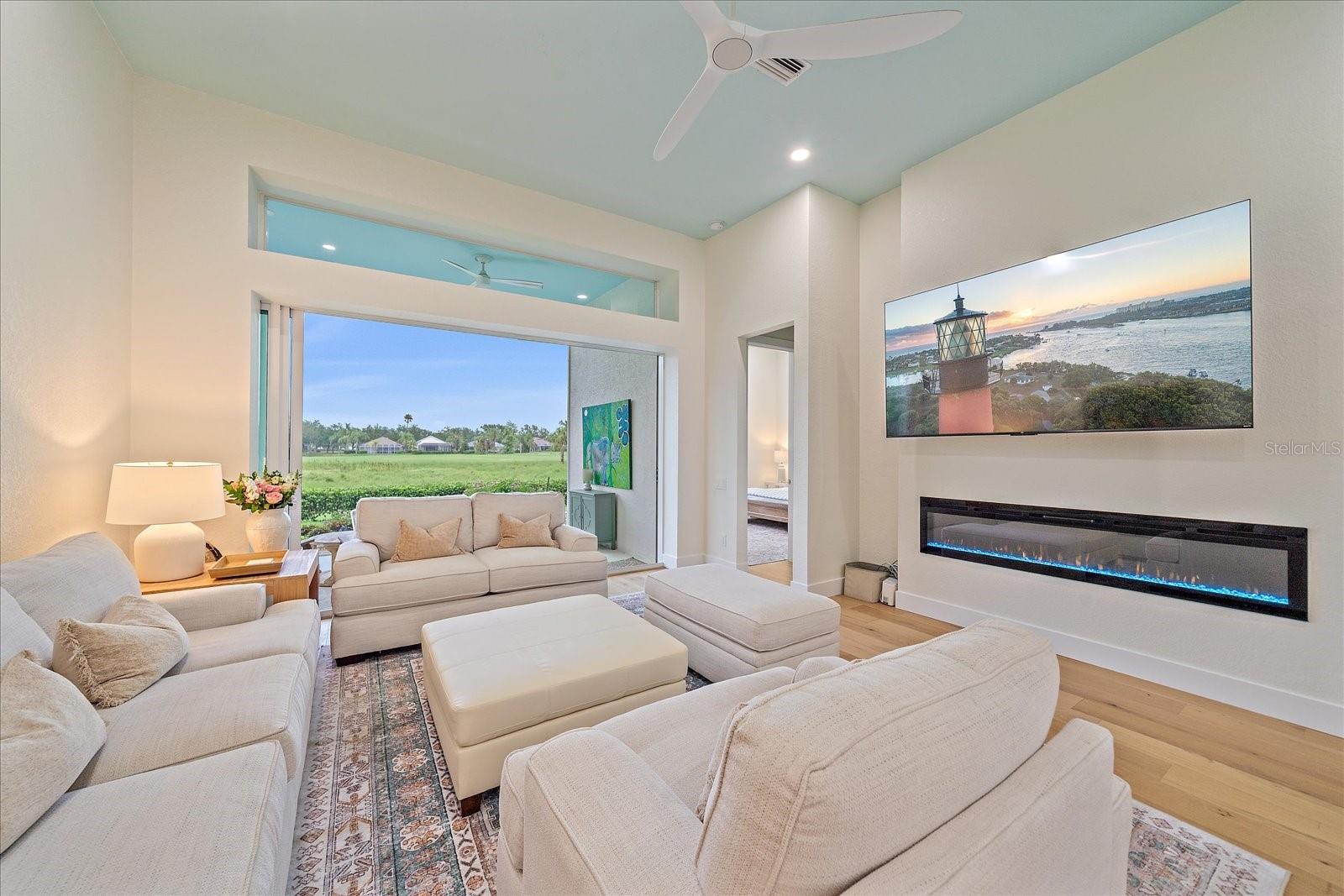 UNIVERSITY PARK GOLF AND COUNTRY CLUB - Residential