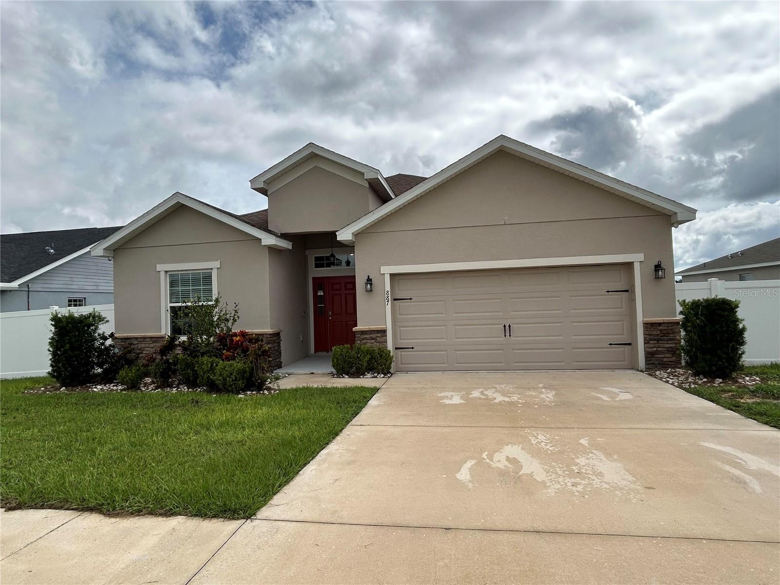 TRACT 5, THE LAKES - Residential Lease