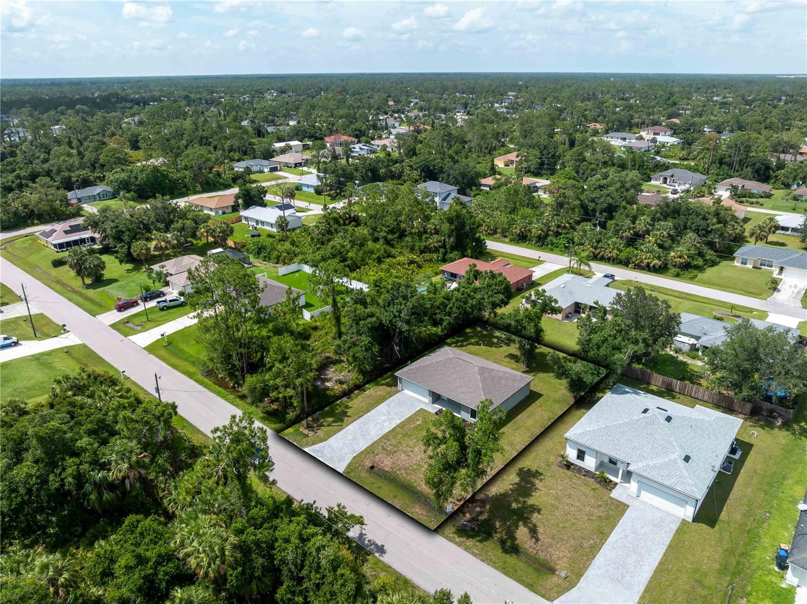 Limited-Time Incentive: Receive UP TO $5,000 in Flex Cash with the Purchase of Your New MarDon Home. This under-construction 3-bedroom, 2-bathroom residence in North Port presents an excellent opportunity for homeownership. Offering 1252 sq ft of living space with a contemporary split floor plan, the property features wood-look tile flooring throughout, quartz countertops in the kitchen, and a private primary bedroom with an en-suite bathroom. Standard inclusions encompass a 2-10 Builder's Warranty and impact-resistant windows. The location provides convenient access to major thoroughfares, as well as nearby shopping, dining, and entertainment amenities. MarDon is committed to delivering quality homes with numerous upgrades at a competitive price point, facilitating long-term equity growth. Interested parties are encouraged to contact us to schedule an inquiry and learn more about this opportunity.
Please be advised that certain photographs may depict another spec home with the identical floor plan.