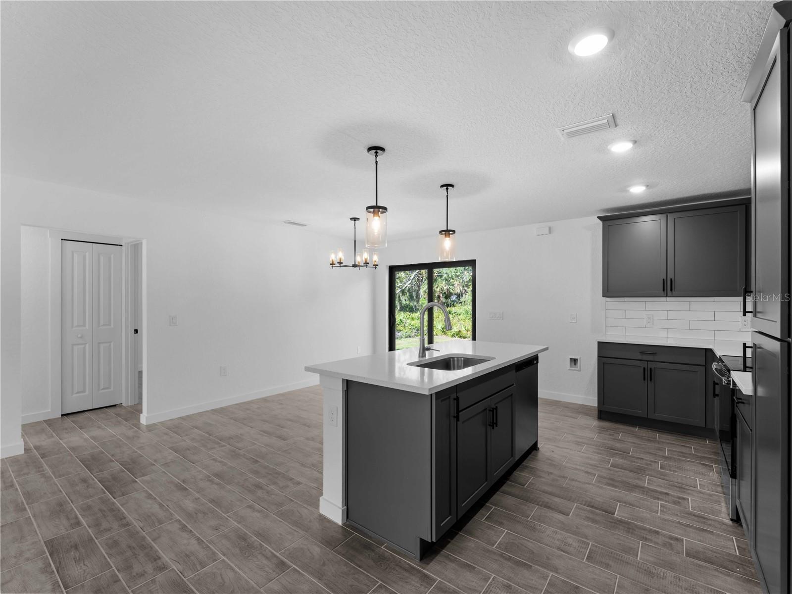 2372 BONANZA LANE