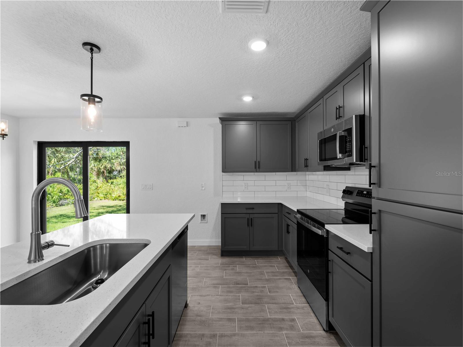 2372 BONANZA LANE