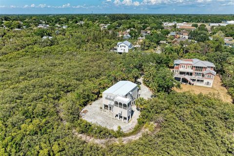 A home in PALMETTO