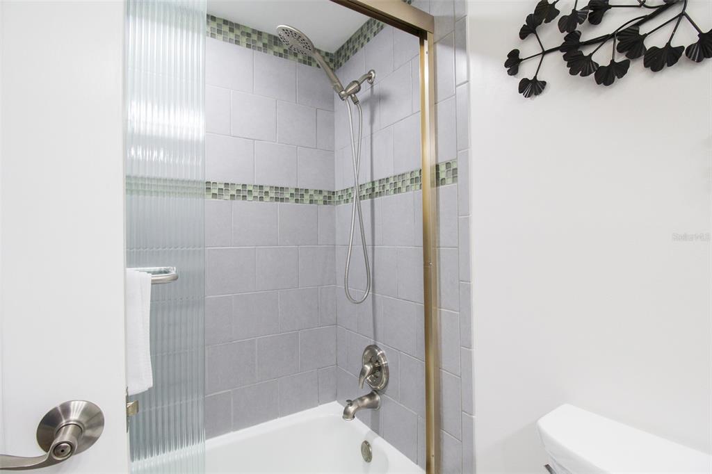 TAMARON - Residential Lease